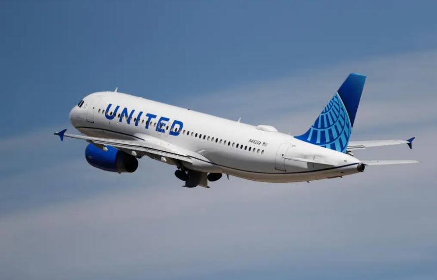 United Airlines de Newark a Los Ángeles fue desviado a Chicago debido a una amenaza de bomba